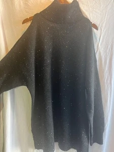 International Concepts Gr. XL schwarz mit Metallic Ripp Cold Shoulder Rollkragen NEU - Bild 1 von 6