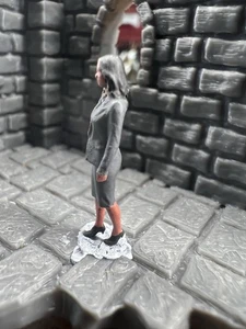 MODEL RAILWAY FIGURE WOMAN IN GRAY SUIT 3D Printed Hand Painted 1:76 Train - Picture 1 of 6