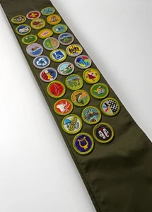 Fascia BSA verde oliva scuro con 29 distintivi di merito cuciti lunga 30" MB-267 - Foto 1 di 12