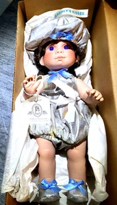 Muñeca de vinilo Lee Middleton Hershey's Kisses 14" vintage 1994 con caja ojos morados - Imagen 1 de 10