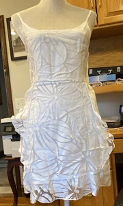 womens white floral dress Size Medium - Picture 1 of 3