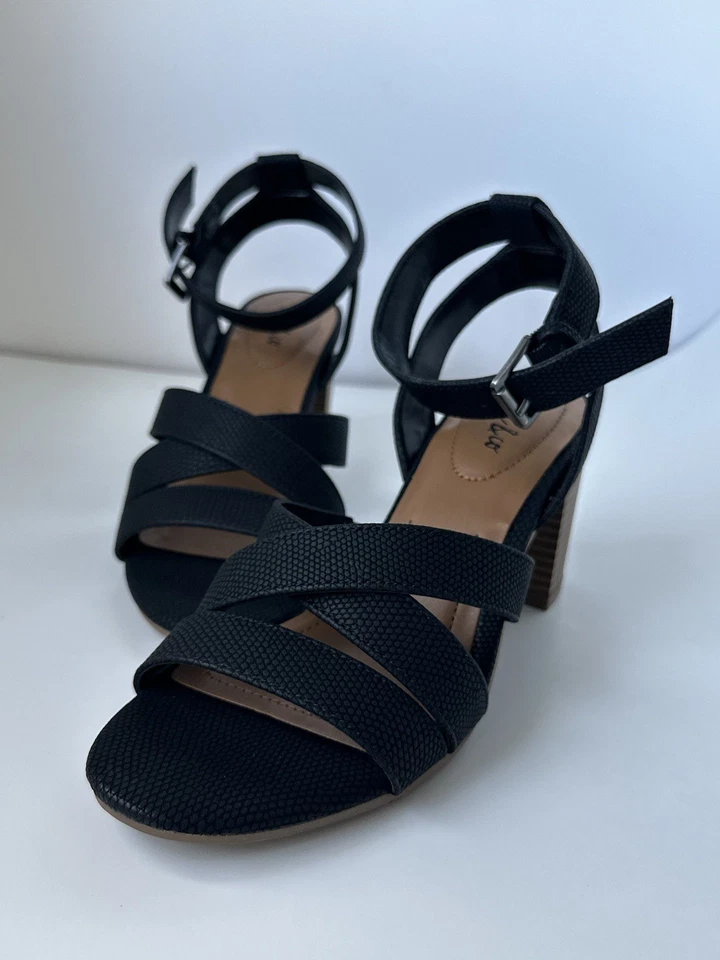 Women’s Sandals Size 6 Excellent Condition - Image 1 of 4