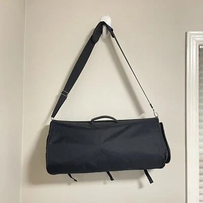 Bolsa de ropa SkyRoll negra tubular de viaje para equipaje de mano correa para el hombro compacta Foto 1 de 4