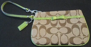 VINTAGE COACH KHAKI & PATENT LIME SIGNATURE WRISTLET W/BOW - Picture 1 of 3