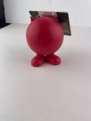 Juguete de goma para perro JW Pet Bad Cuz, mediano - 4" de alto - rojo Foto 1 de 4