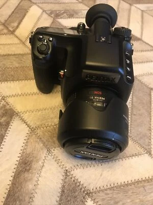 Pentax 645 in the original box, Lens, Doskocil case+Some other items req. repair - Image 1 of 4