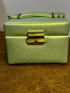 Kunstleder Schmuckkästchen mit Safe Verschluss Limettengrün Reise Schmuckkästchen - Bild 1 von 9