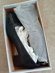 Very Smart Low Heeled, Wider Fitting Shoes From "Comfort Plus" Size 7 W - Picture 1 of 11