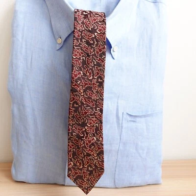 Corbata ajustada para hombre roja abstracta texturizada tejida arte corbata delgada vino prendas artísticas para el cuello Foto 1 de 4