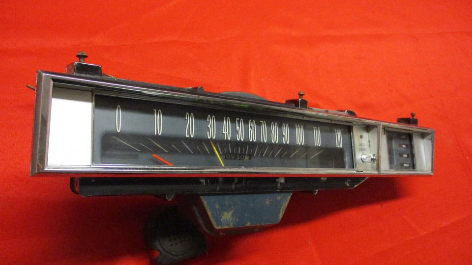 1963 OLDSMOBILE 88 98 DYNAMIC STARFIRE CLUSTER GAUGE SPEEOMETER WITH SENTINEL - Image 1 of 4
