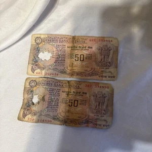 1990s INDIA 2 X 50 RUPEES BANKNOTES - Picture 1 of 2