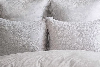 Funda nórdica Pottery Barn Queen Monique Lhuillier Garden Rose satén GRIS/BLANCA Foto 1 de 4