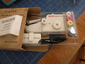 Vintage Singer Handy Stitch Handheld Sewing Machine IN BOX W/PAPERWORK TESTED - Picture 1 of 2