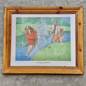 EIN KÜHLES ERLEBNIS Hunde spielen Golf von Arthur Sarnoff gerahmter Passepartout-Kunstdruck - Bild 1 von 6