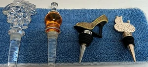 Lote de 4 tapones de biberón de vino o licor cubo de frutas tacón alto cúpula de cochecito de bebé - Imagen 1 de 8