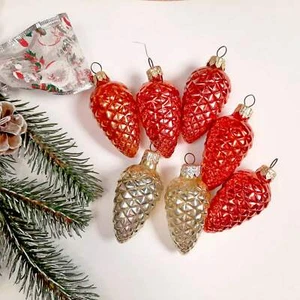 50er Jahre Vintage Weihnachtsglas Ornamente Kiefernkegel Gold Rot Mattiert ZUFÄLLIGE Farbe - Bild 1 von 1