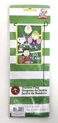 Snoopy & Peanuts Gang - Listo para un poco de fútbol - ¡Ve equipo! - 12" x 18" - Nuevo en paquete Foto 1 de 3