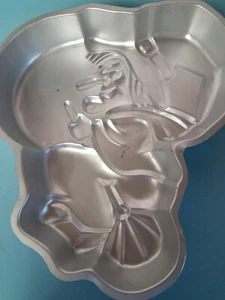 LARGE VINTAGE CAKE PAN CAKE MOLD WITCH ON BROOMSTICK 1981 (502-3398) Halloween  - Picture 1 of 3