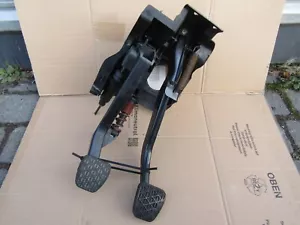 2 ercedes-Benz W203 CLK W209 BRAKE CLUTCH PEDALS MANUAL TRANSMISSION - Picture 1 of 15