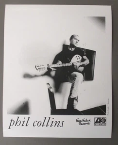Phil Collins schwarz & weiß 8 x 10 glänzend Promo Foto Gitarre spielen! - Bild 1 von 1