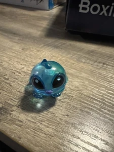 Disney Doorables Series 11 Technicolor Stitch Special Edition USA in HAND - Picture 1 of 3