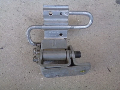 2003 AUDI A4 REAR DOOR LOWER HINGE LEFT DRIVER SIDE - SILVER OEM - Image 1 of 4