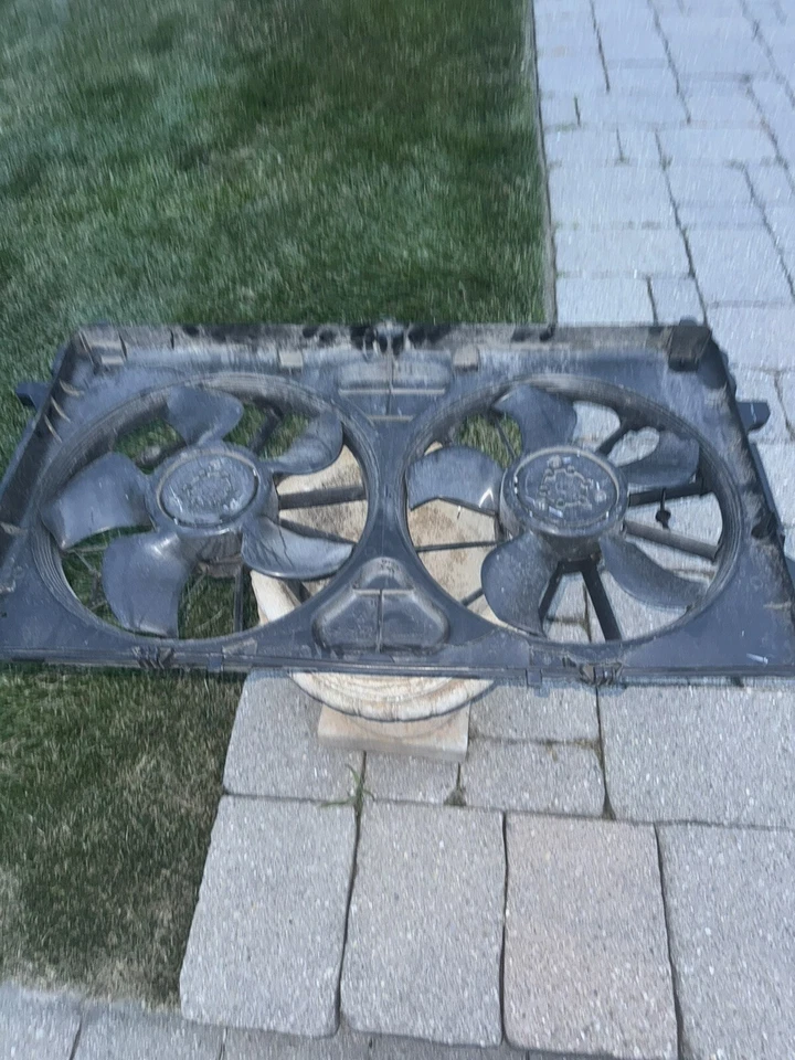 Conjunto de ventilador de refrigeración condensador radiador Chevrolet Tahoe Suburban Yukon 2021-2023 Foto 1 de 4