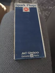 (8) pack lot set NOS AC Delco R44SX Spark Plugs (5613591) px1 - Bild 1 von 4