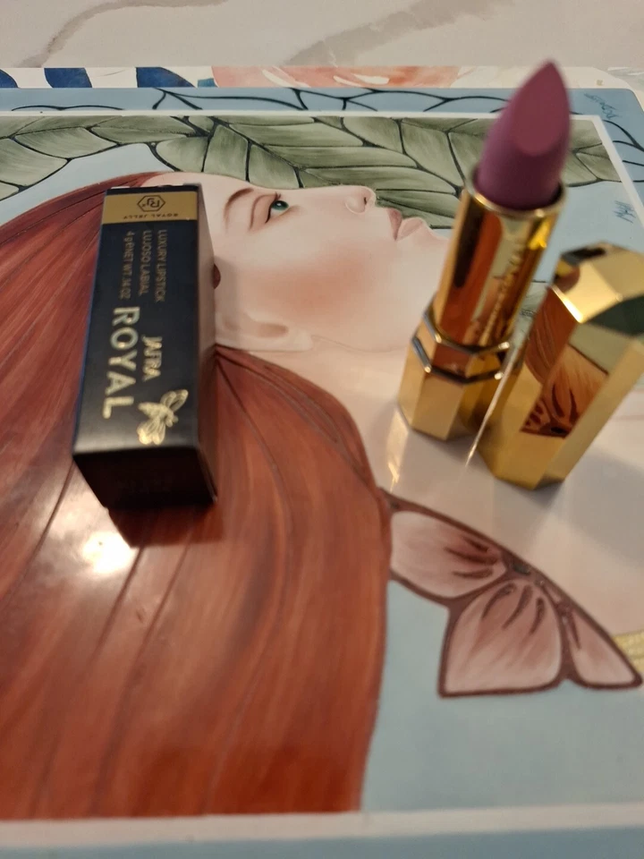 Jafra Royal Jelly Luxury  Lipstick  PINK SATIN - Image 1 of 4