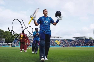 Cricket - Joe Root - Hand Signed 12x8 Inch Photograph - England - COA - Picture 1 of 1