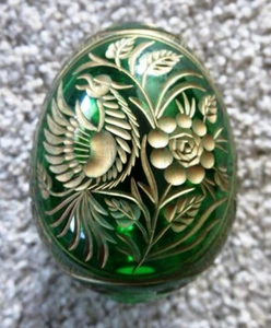 Bellissimo uovo russo in vetro verde vintage, fiori e uccellino dorati incisi a mano - Foto 1 di 3