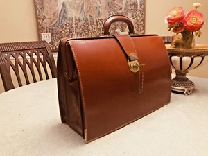 PENDRAGON Vintage Cowhide Leather Briefcase / Lawyer-Doctor Bag - ENGLAND - Picture 1 of 20