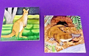 2er Set glasierte Keramik strukturierte Fliesen Wandkunst Känguru & Schnabeltier 6" x 6" - Bild 1 von 7