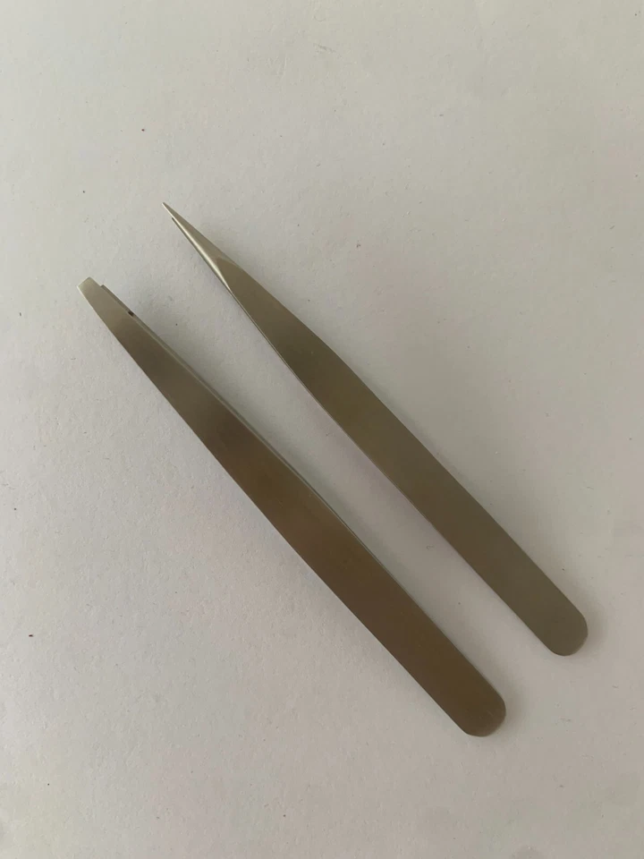 Pinzette sopracciglia, colore argento, 10 cm, nuove mai usate in acciacio inox. - Immagine 1 di 4