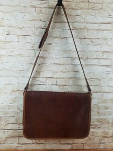 I Medici Frienze Italian Leather Crossbody Messenger - Picture 1 of 7