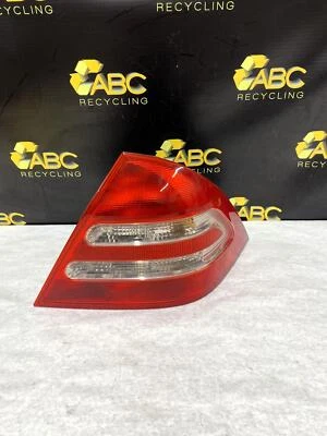 Conjunto de luz trasera derecha pasajero mercedes-benz c320 2001-2004 fabricante de equipos originales Foto 1 de 4