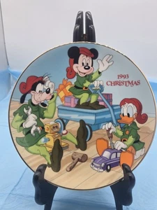 Walt Disney 1993 Christmas " Santa's Workshop" 8-1/2" L.E. Plate **53-13 - Picture 1 of 4