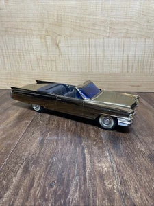 Radio Vintage 1963 Gold Cadillac Convertible AM Radio CAD-1 License 10”. Tested - Picture 1 of 8