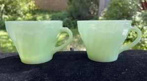 2 VINTAGE ANCHOR HOCKING JADEITE GREEN SHELL SWIRL TEA CUPS - Picture 1 of 22