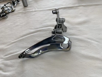 Desviador delantero vintage Shimano Deore “Deer Head” MTB FD-M700 RARO Foto 1 de 3