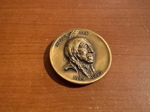 Mount Rushmore National Memorial - Moneta/Medaglia/Gettone Altorilievo Alce Nero, 1,5" - Foto 1 di 2