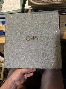 Infiniti Q45 collectors Hardcover Book 1989 w/ 1991 Service Manual - Imagen 1 de 6