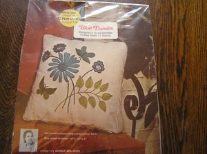1969 Hiawatha Creative Crewel Crafts BLUE DAISIES PILLOW COVER Erica Wilson~~NIP - Picture 1 of 4