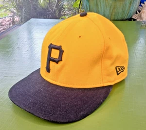 Cappello Berretto Pittsburgh Pirates New Era 59Fifty Fitted 7 1/8 Poliestere MLB Oro Nero - Foto 1 di 4