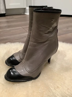 Chanel Botas Tacones Gris/Negro Talla 36 Foto 1 de 4
