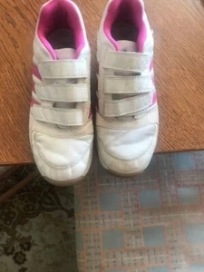 Sneaker Gr. UK 4 der Marke Adidas, Euro Gr. 37 mit Klettverschluss - Bild 1 von 3