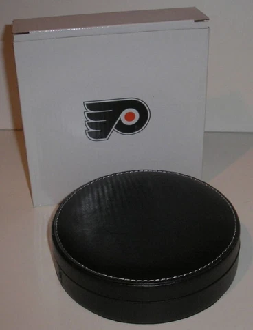 Philadelphia Flyers Season Ticket "Puck Shape Wine Kit" Gift MIB Cover