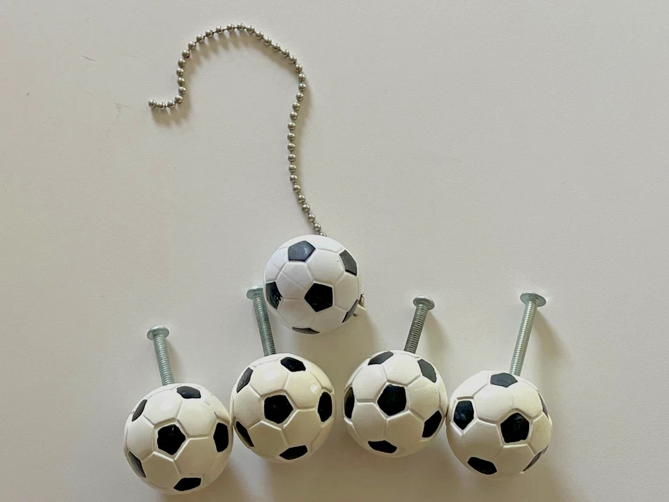 Perillas de puerta de armario de balón de fútbol (4x) y tirador de ventilador de techo Foto 1 de 1