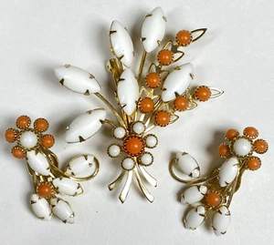Vintage SET Gold Tone Flower Bouquet Pin Brooch Clip Earrings White Milk Glass - Picture 1 of 11