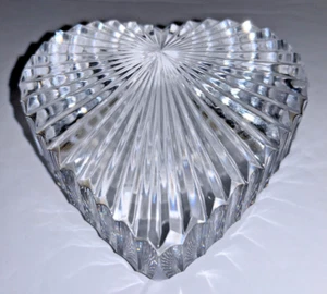 Pisapapeles vintage marcado WATERFORD EN FORMA DE CORAZÓN MEDIDAS: 2 3/4" en X 2 - Imagen 1 de 15